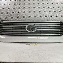 2013 2018 TOYOTA TUNDRA RADIATOR GRILLE OEM 53100 0C310