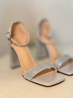 Tacones de brillos talla 6 Andrea
