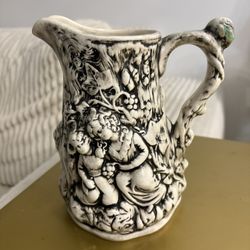 Lee Stoneware pitcher Or Decore