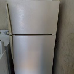 Amana Refrigerator Nice And Clean  30 Inch W  65 Inch High 