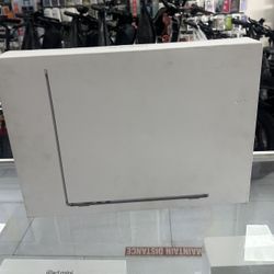 Macbook Air 15” M3 Chip 16GB/256GB!! Finance For $50 Down Payment!!