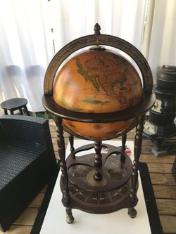 Rolling liquor cabinet