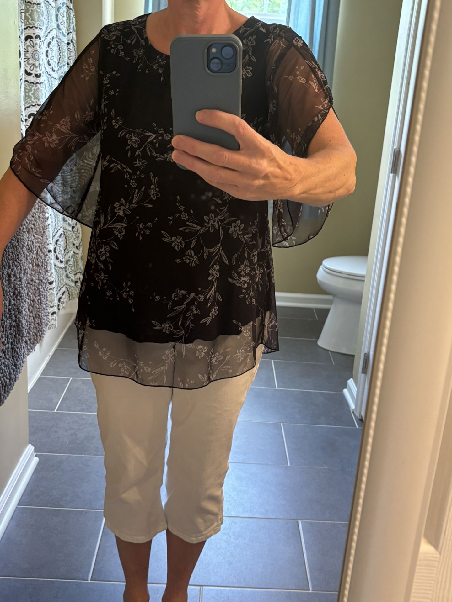 New Women’s Size Large Short Sleeve Dressy Shirt