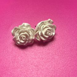 Pearl Color Rose Earrings 
