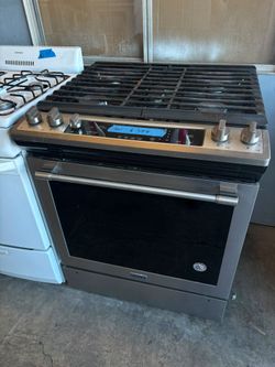 Frigidaire slide in gas stove oven