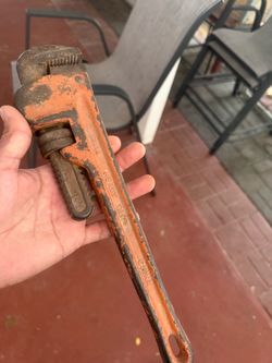 Pipe wrench