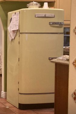Ge Vintage Refrigerator 1952