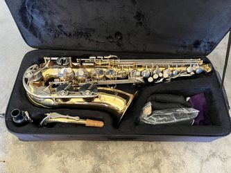 Saxophone: Cecillo alto w case & accessories excellent condition!
