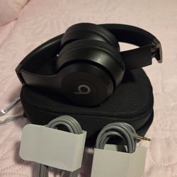 Beats solo 4 Wireless on-Ear Headphones with Applecare+ Include Matte Black