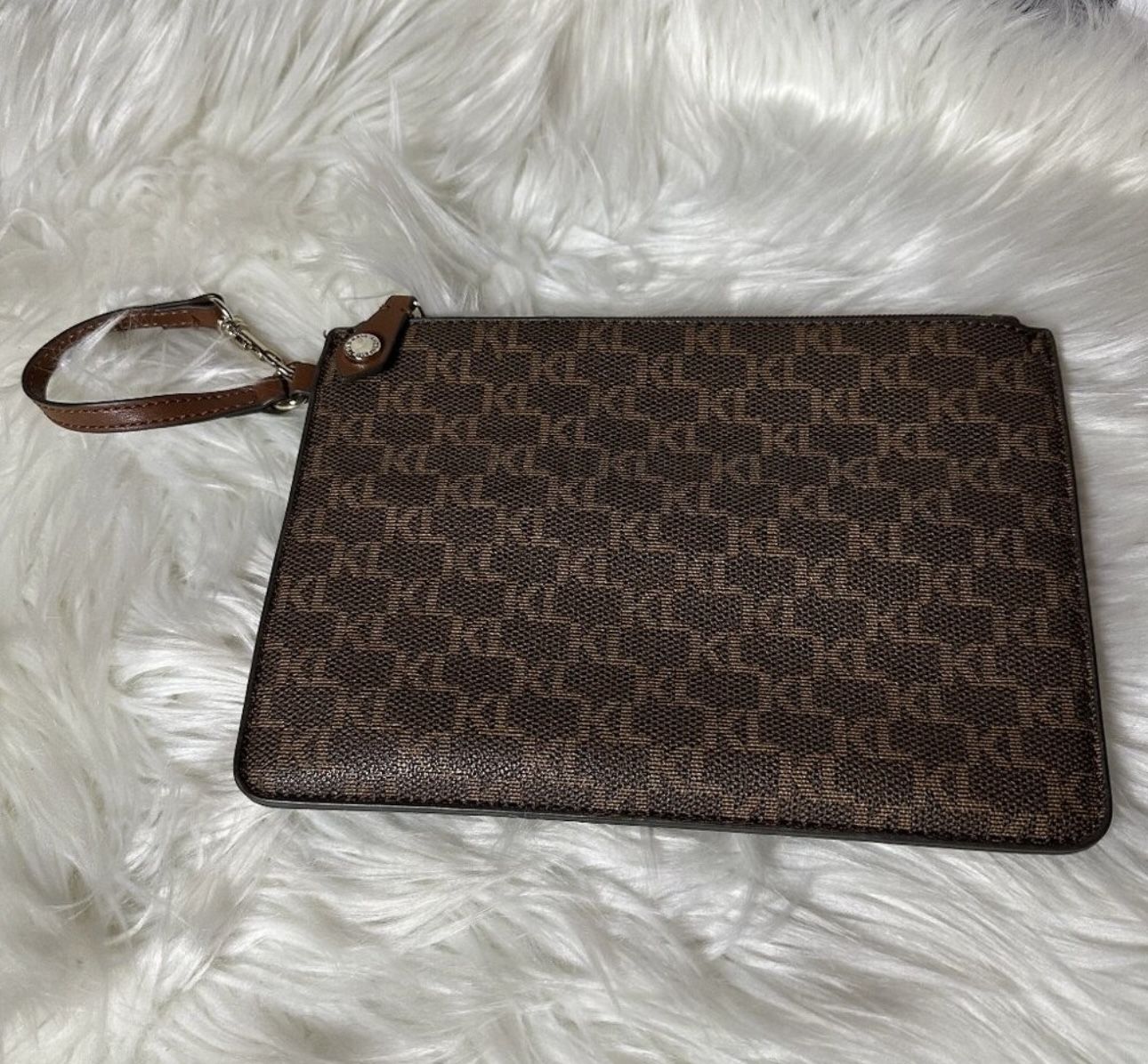 EUC Karl Lagerfeld Paris SLG Wristlet Clutch