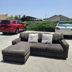 Sectional Sofa With Reversible Chaise 💥 Free Delivery 💥