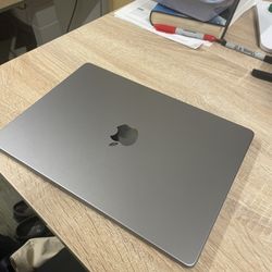 Apple 14” Macbook Pro