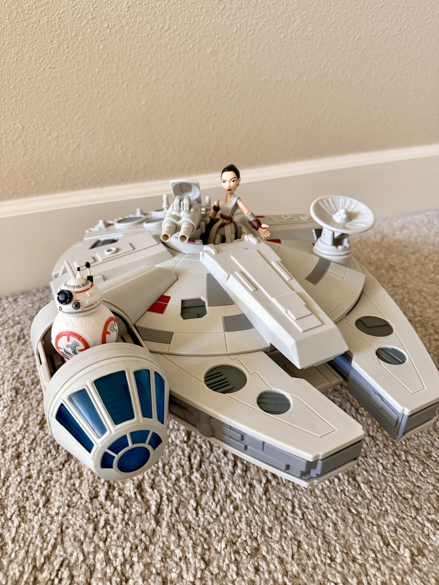 Disney Store Star Wars Millennium Falcon Playset