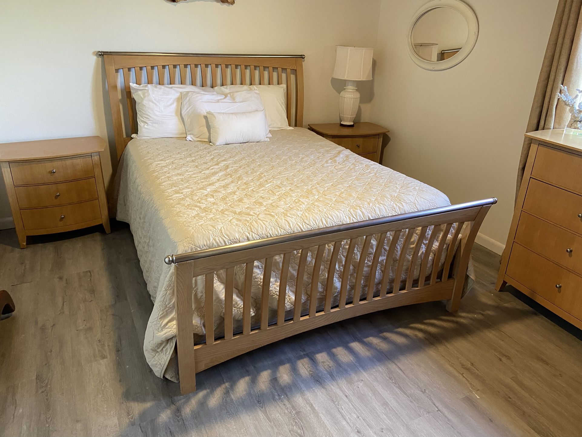 Queen Bedframe