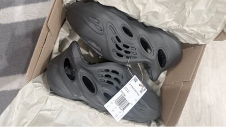 Brand new Adidas Foam Runner size 2Y youth