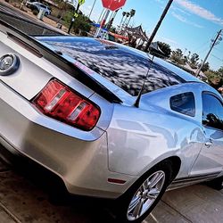 2011 Ford Mustang Premium