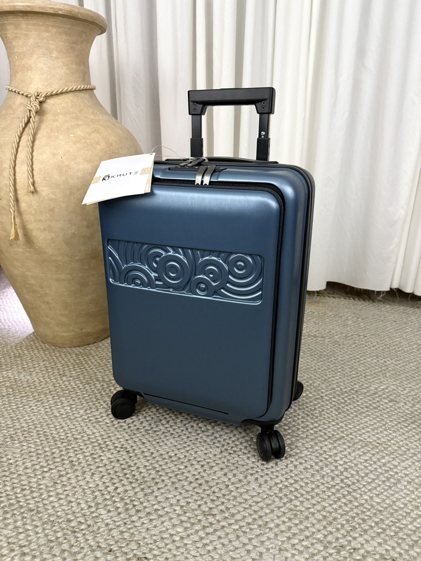 Krute Hardside Carry-on Spinner Suitcase 