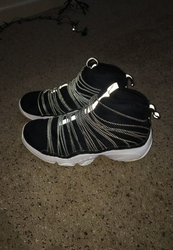 NIKE ZOOM CABOS BASKETBALL SNEAKERS
