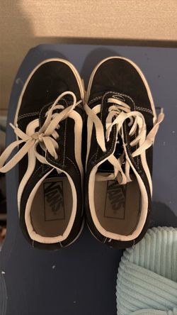 3 pairs of shoes vans, adidas and slippers