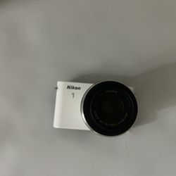Nikon 1 J1 Mirrorless Camera  With 32gb X2 Sd Cards