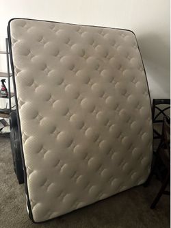 Queen Size Mattess