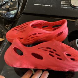 Adidas Foam Runners Size 6