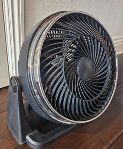 Table Fan with Chrome Ring and Black Floor