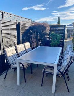 6 or 8 seater table