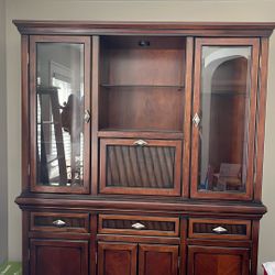 Hutch Display Cabniet