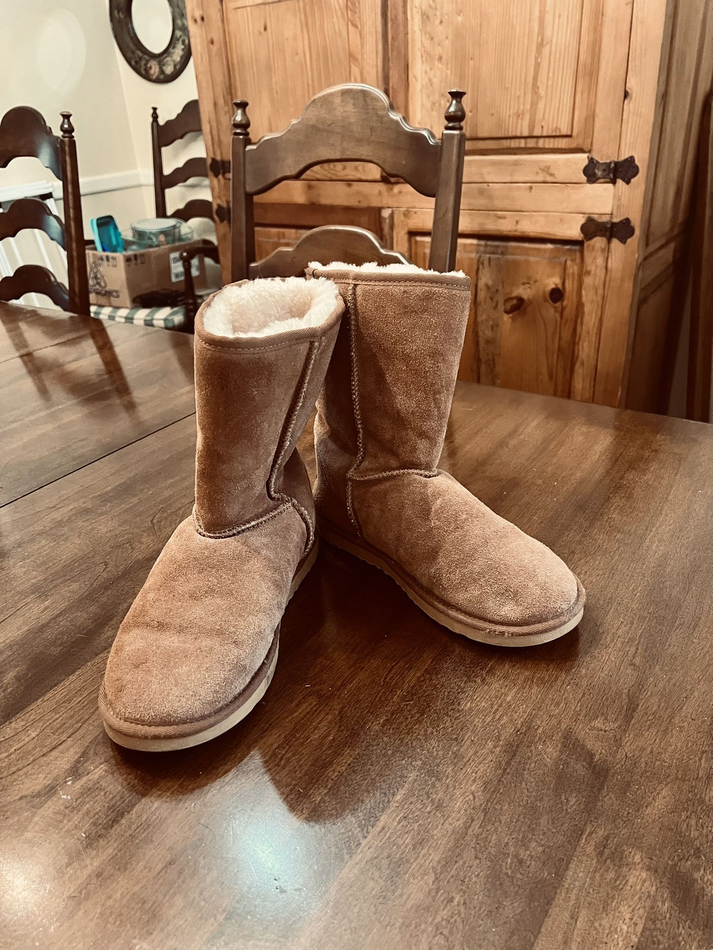 Uggs Classic Short Boots— Priced To SELL