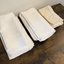 Cloth Napkin Set – White & Ivory 29 pcs