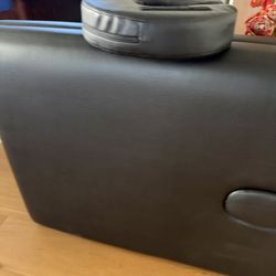 Almost brand new folding massage table, in excellent condition.