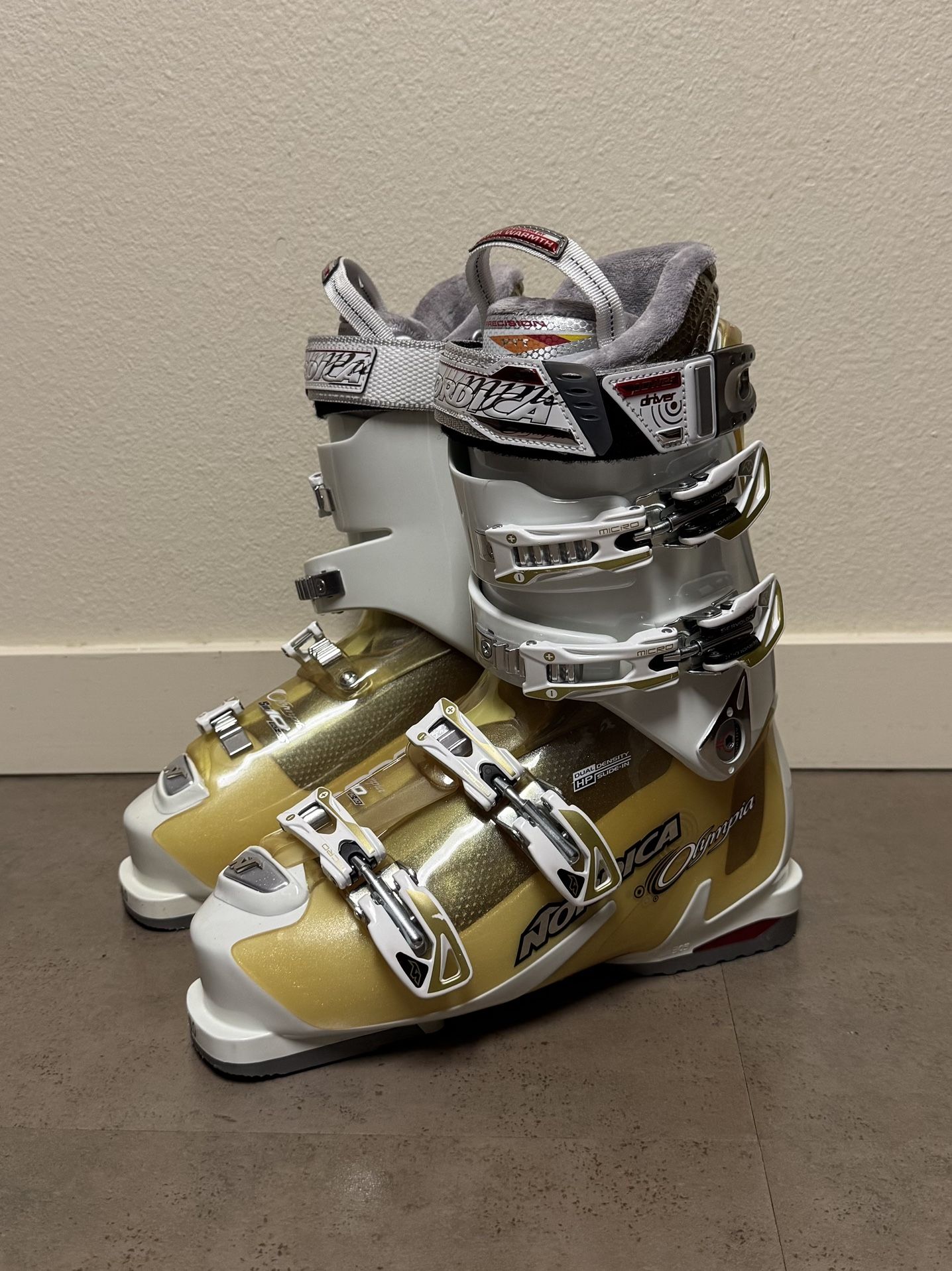 Nordica Olympia Women’s Ski Boots Sz 26.0 / 305mm BSL–New w/ Cosmetic Scuffs