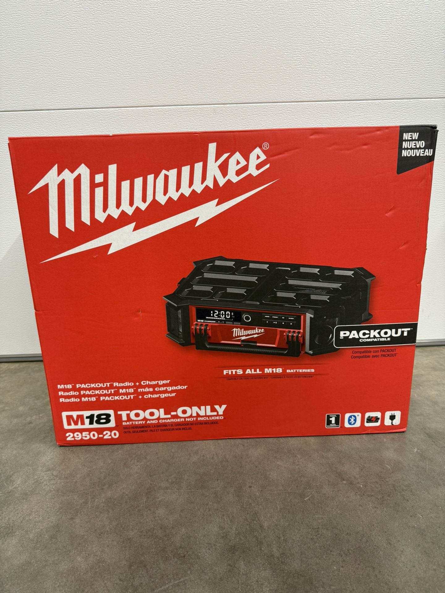 Milwaukee M18 Lithium-Ion Cordless PACKOUT Radio/Speaker with Built-In Charger The Milwaukee M18 PACKOUT Radio + Charger is the ULTIMATE JOBSITE SOUND
