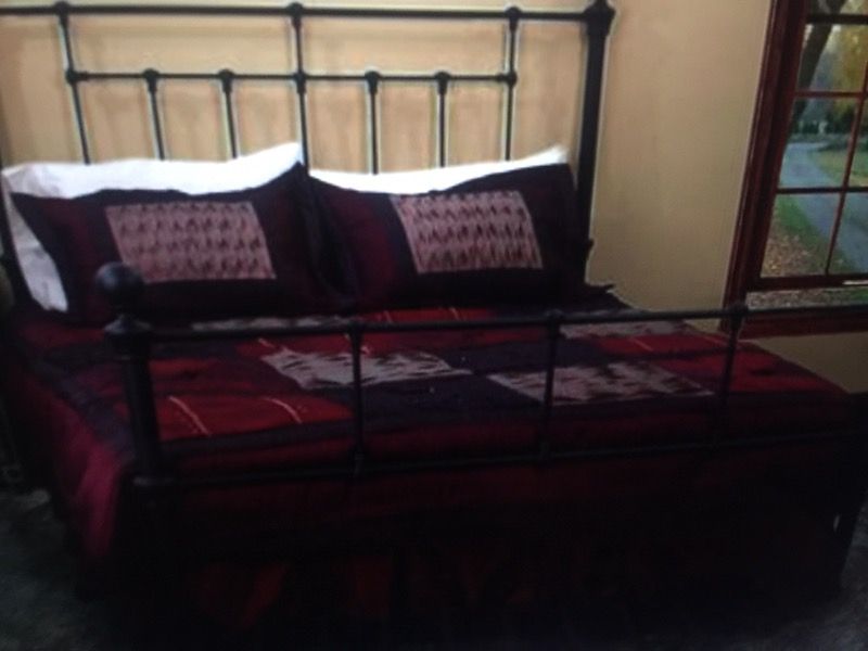Full-size mattress and box springs that 125