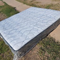 Calking  Sealy  Semi Nuevo Mattrres 