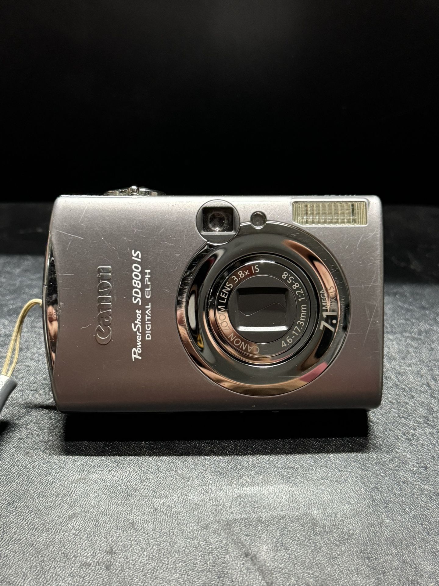 Canon PowerShot SD800 IS 7.1MP Digital Elph Camera