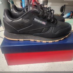 Reebok classics size 7 boys or girls