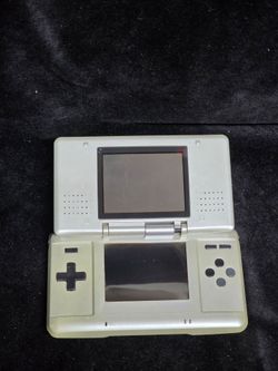 Nintendo DS Silver Handheld System - PARTS/REPAIR