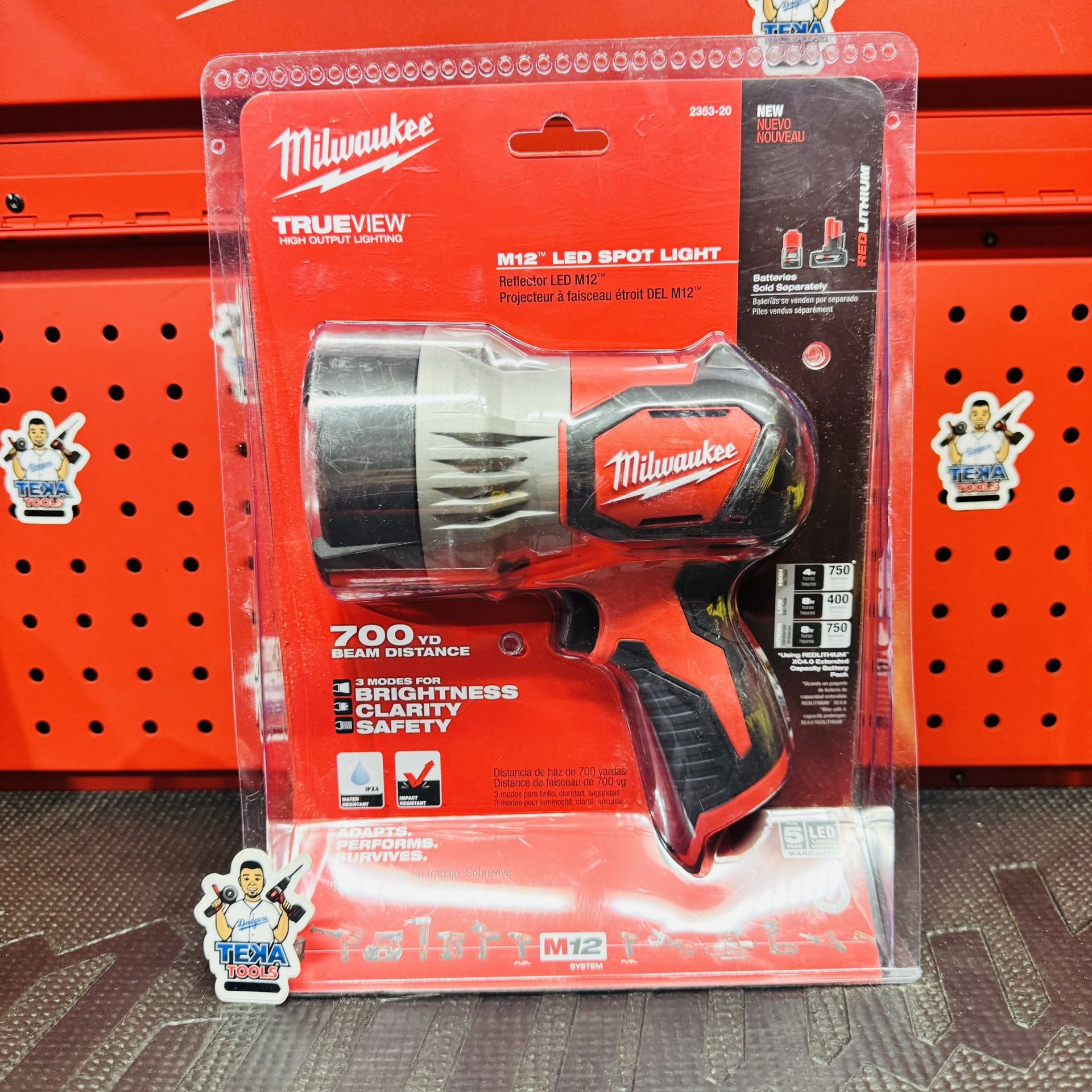 Milwaukee M12 Cordless 750-Lumen TRUEVIEW LED Handheld Spotlight (Tool-Only)