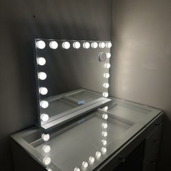 White Makeup Vanity Desk