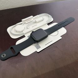  New Apple Watch SE (2nd Gen)