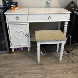 Vanity Makeup Table With Stool