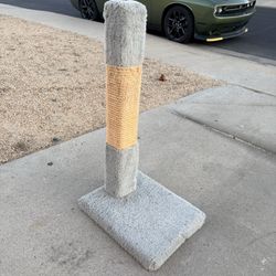 32” Grey Carpet Cat Scratching Post