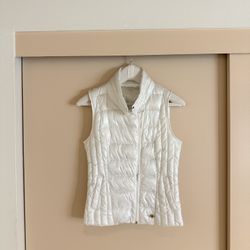 Bebe White Puffer Vest, Collared w/ Full Zipper, Small (Pacific Beach)