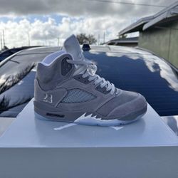 Wolf Grey Size 9 