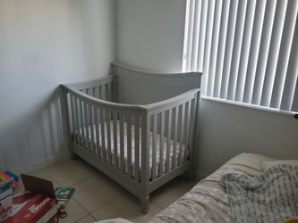 Baby Crib/ Cuna Para Bebé