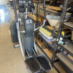 The Star Trac elliptical 9-6040-MINTP0 $450(GYM Quality )