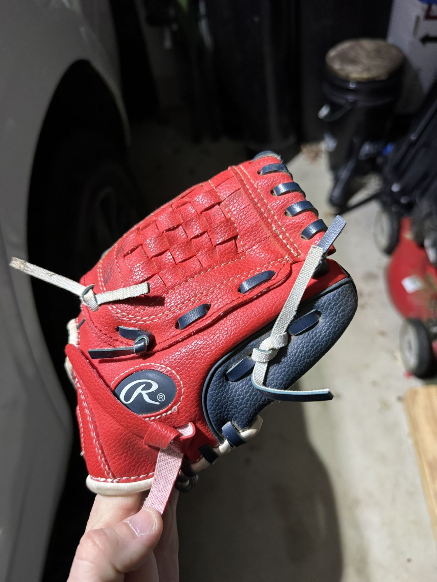 Right Hand Throw Tee Ball Glove.