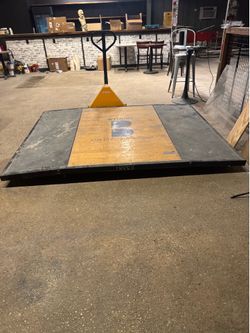 Power lift platform